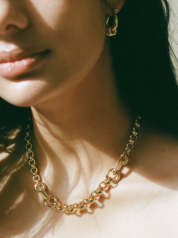 Model wearing Laura Lombardi gold Pietra Necklace