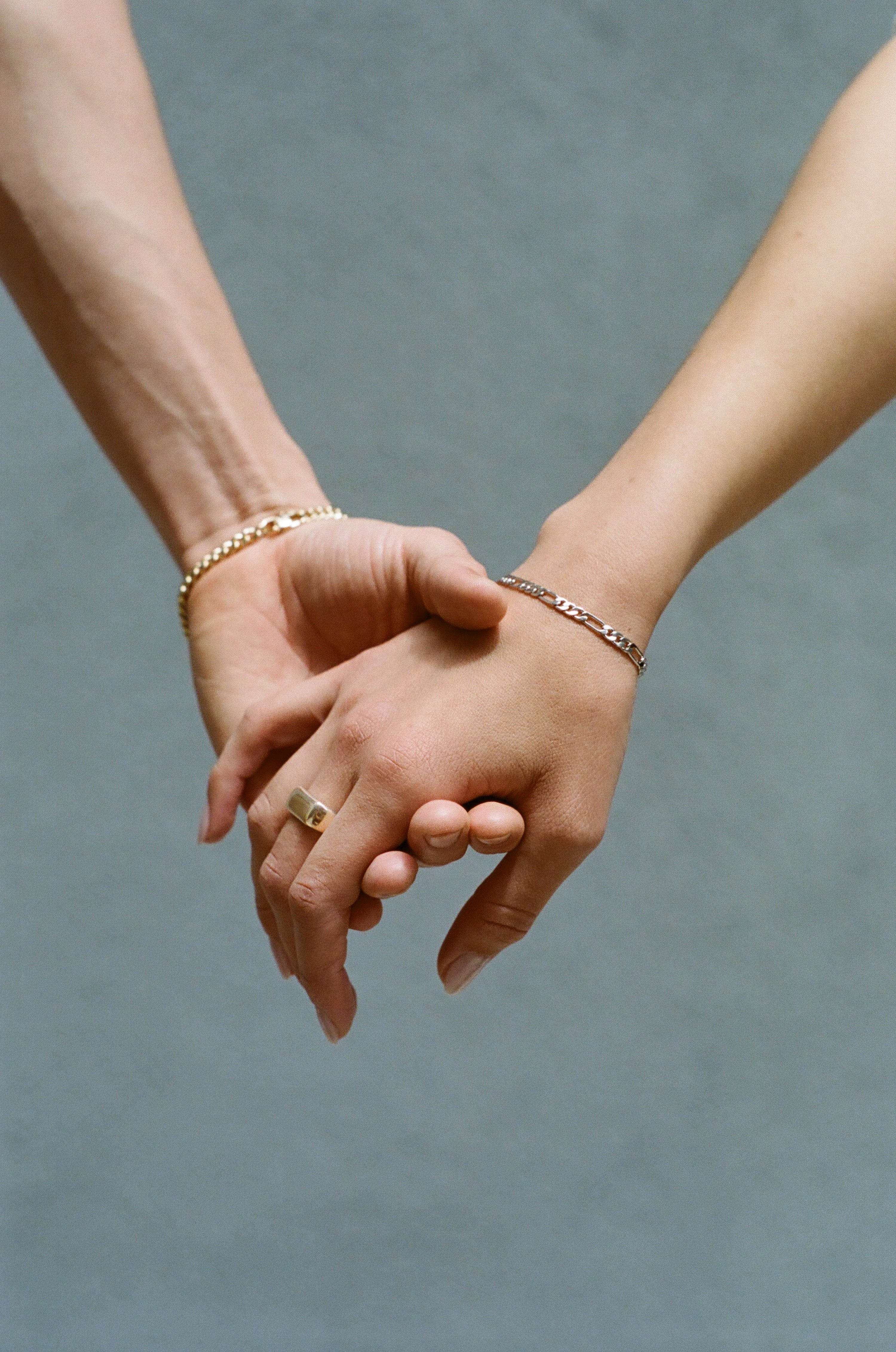 Model wearing Laura Lombardi gold Sigillo Ring.