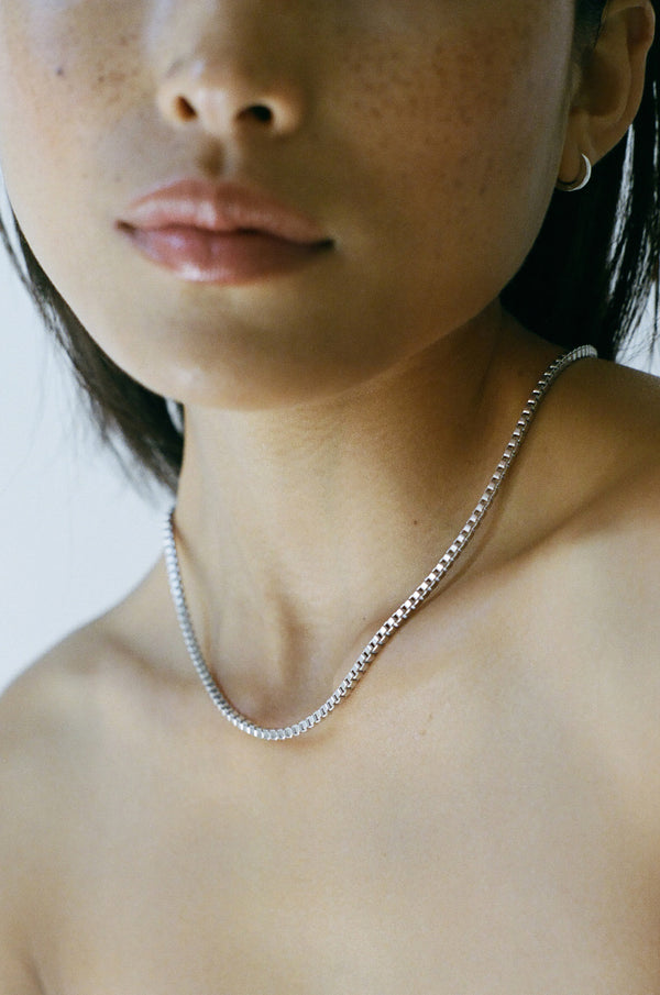 Model wearing Laura Lombardi Silver Venezia Chain